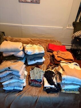 ATTENTION REPOSHERS OR SOMEONE WANTIN A GREAT DEAL ON NEARLY A WHOLE WARDROBE!!!